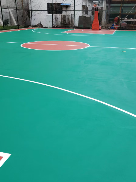 海淀 球场长期使用易出现地面开裂